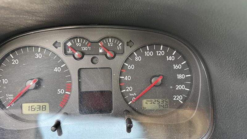 Gebraucht VW Golf IV 90 PS (66 kW) 2001 Silber Limousine