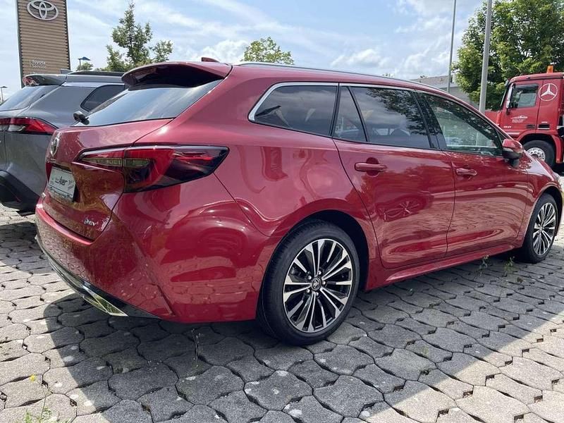 Neu Toyota Corolla 196 PS (144 kW) 2026 Karminarot metallic Kombi