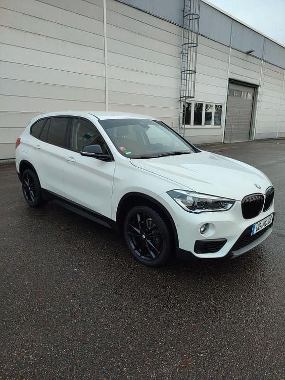 Weiß Gebraucht 2017 BMW X1 Sport Line SUV | 17.290 € (Superpreis) - Bild 1/4