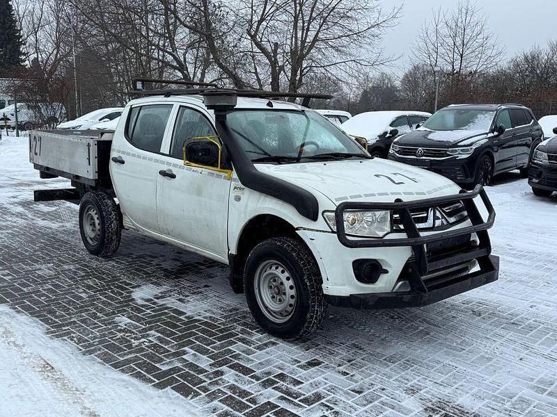Gebraucht Mitsubishi L200 Basis 136 PS (100 kW) 2015 Weiß Abholung