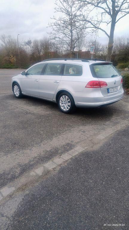 Gebraucht VW Passat Comfortline 105 PS (77 kW) 2012 Grau Limousine