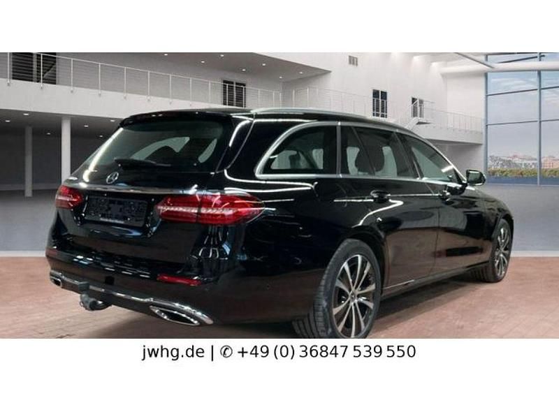 Gebraucht Mercedes E300 306 PS (225 kW) 2022 Schwarz/baltic black (metallic) Kombi
