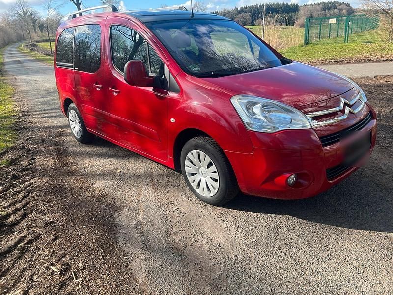 Gebraucht Citroën Berlingo 110 PS (80 kW) 2010 Rot Van / Kleinbus