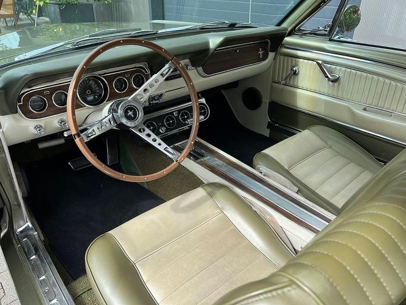 Usata Ford V8 224 CV (164 kW) 1966 Oro Coupé