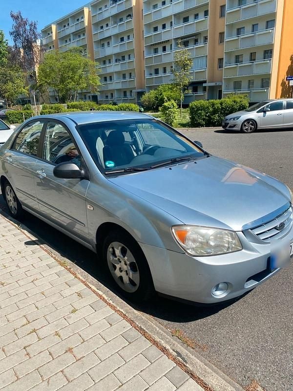 Silber Gebraucht 2005 Kia Cerato Limousine | 2.000 € - Bild 1/4