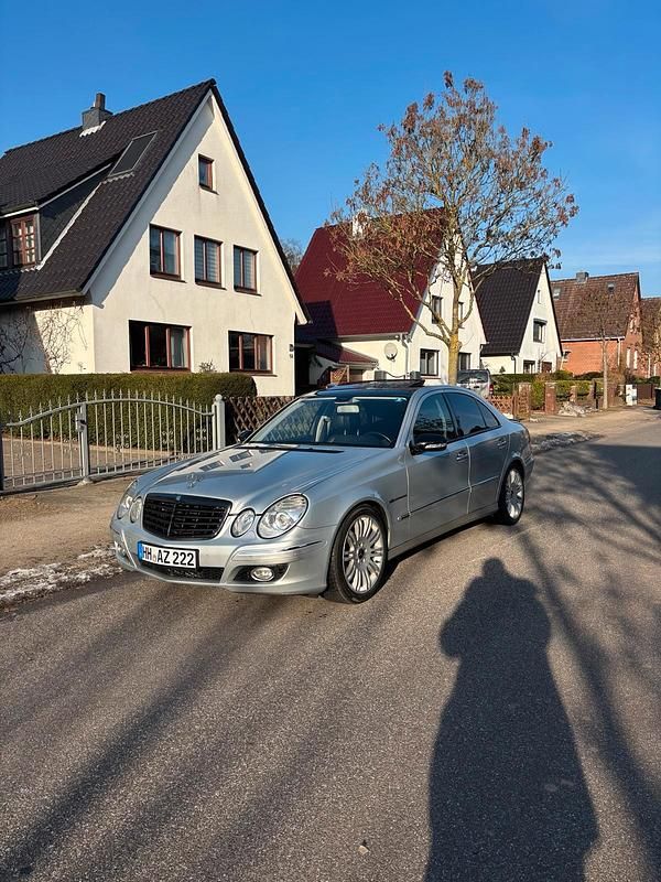 Silber Gebraucht 2007 Mercedes E280 Limousine | 5.900 € (Fairer Preis) - Bild 1/4