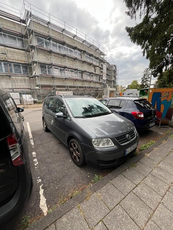 Grau Gebraucht 2003 VW Touran Van / Kleinbus | 1.000 € (Superpreis) - Bild 1/4