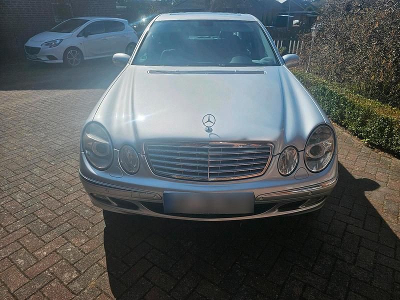 Gebraucht Mercedes E320 204 PS (150 kW) 2002 Silber Limousine