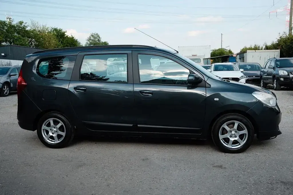 Gebraucht Dacia Lodgy Lauréate 107 PS (78 kW) 2012 Silber Van / Kleinbus