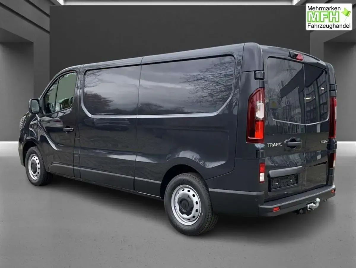 Neu Renault Trafic 170 PS (125 kW) 2025 Kometengrau Van / Kleinbus
