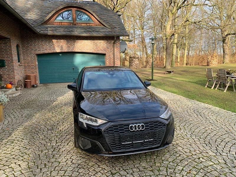 Schwarz Gebraucht 2022 Audi A3 Ambiente Limousine | 15.200 € (Superpreis) - Bild 1/4