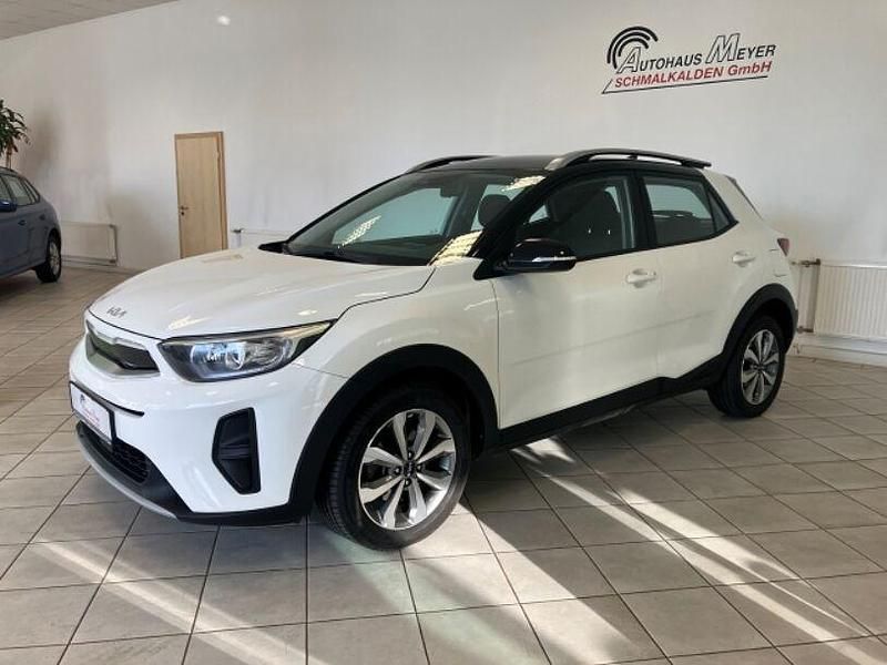 Gebraucht Kia Stonic Vision 120 PS (88 kW) 2023 (bud) schneeweiss/schwarz SUV