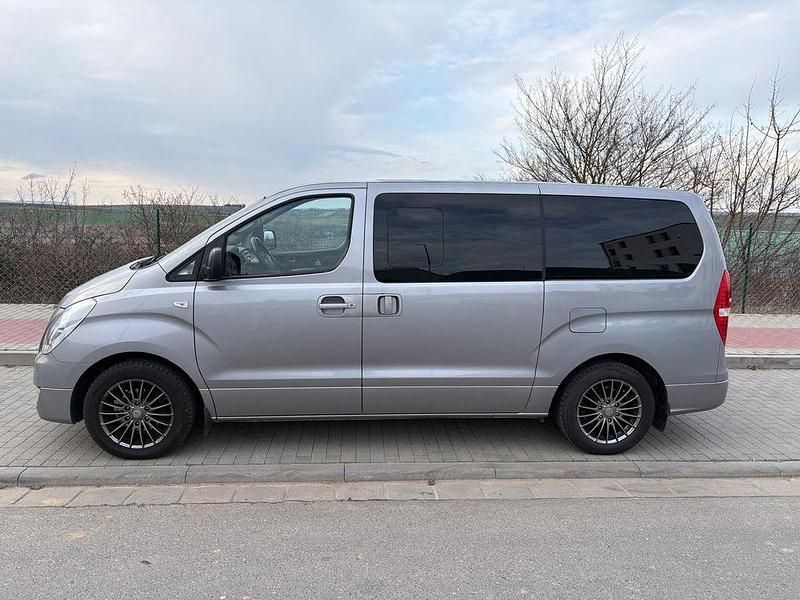 Gebraucht Hyundai H-1 170 PS (125 kW) 2017 Silber Van / Kleinbus