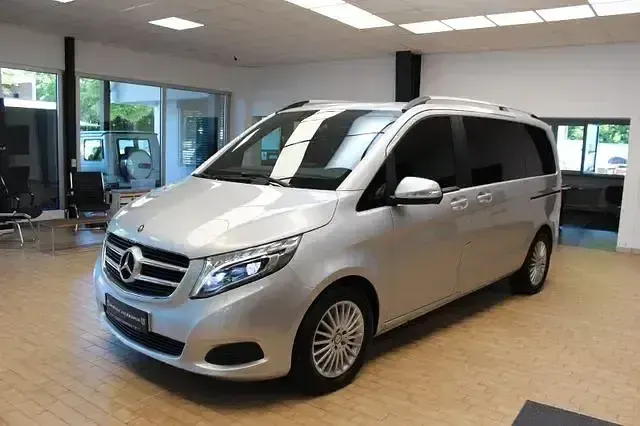 Gebraucht Mercedes V250 Edition 190 PS (139 kW) 2016 Brillantsilber metallic Van / Kleinbus