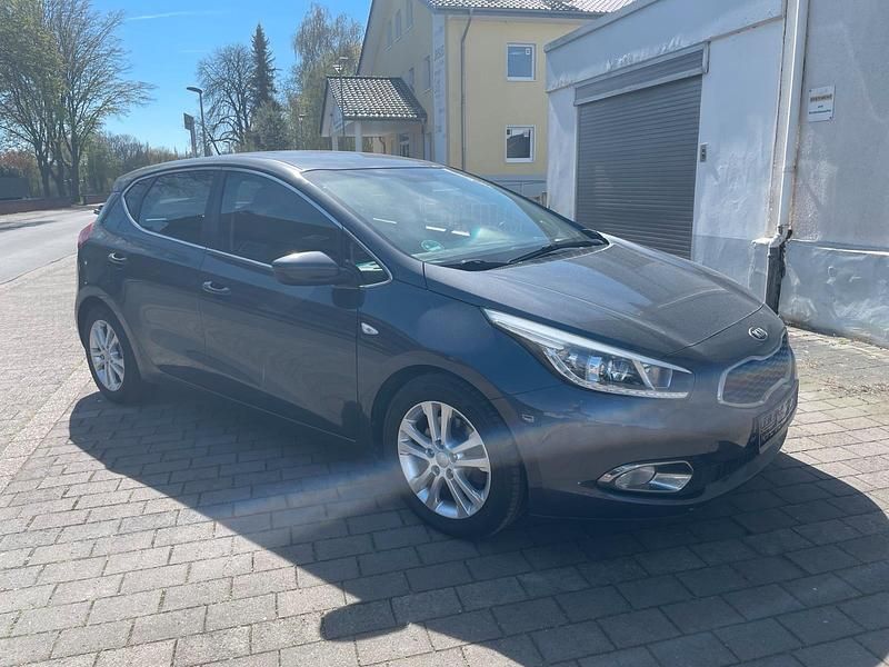 Second-hand Kia Ceed 128 CP (94 kW) 2015 Gri Hatchback