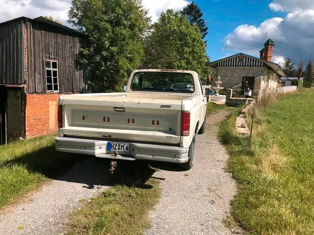 Gebraucht Ford F-150 170 PS (125 kW) 1986 Weiß Pickup
