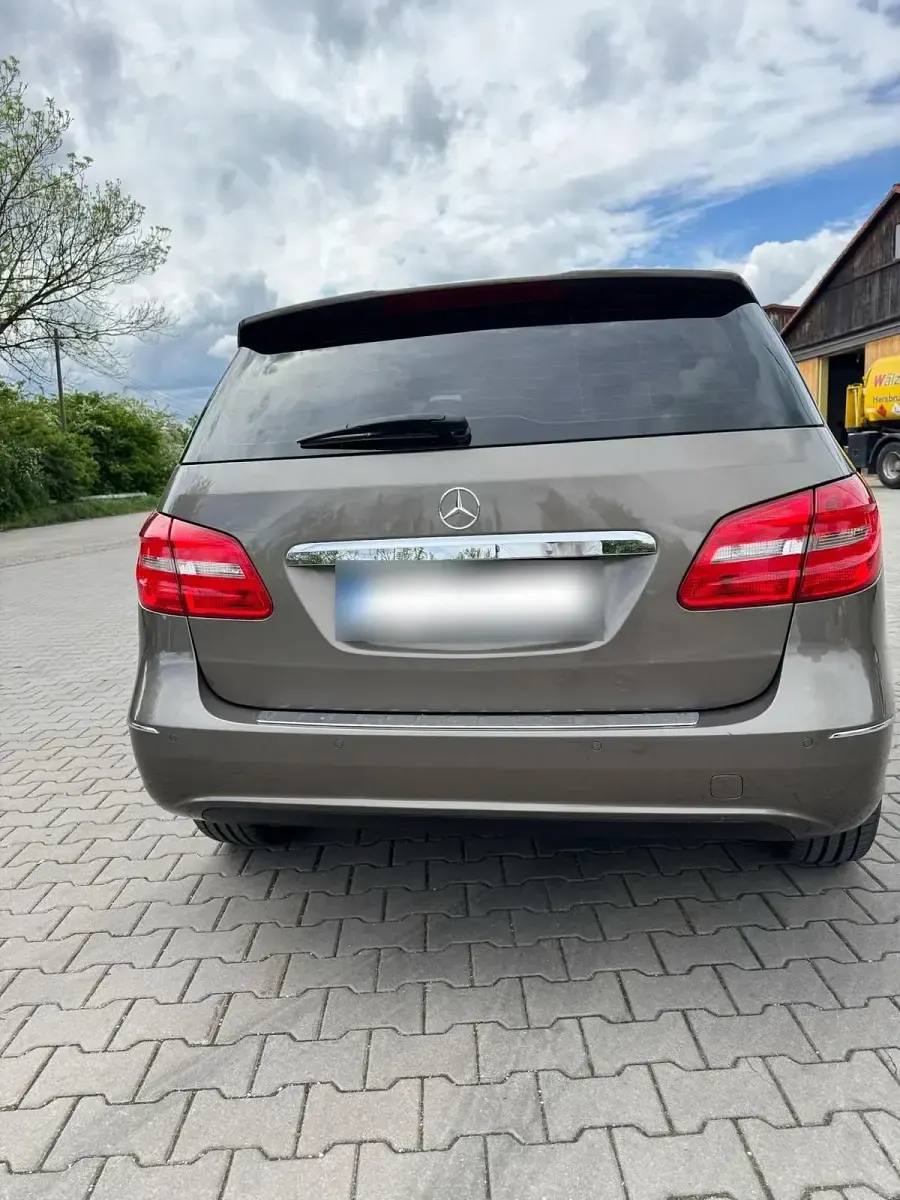 Gebraucht Mercedes B180 109 PS (80 kW) 2014 Andere farben Van / Kleinbus