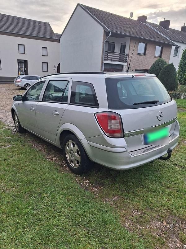 Gebraucht Opel Astra 110 PS (80 kW) 2011 Silber Kombi