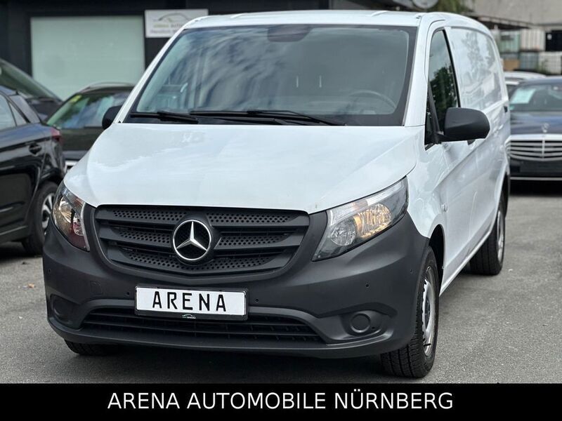 Weiß Gebraucht 2018 Mercedes Vito Van / Kleinbus | 20.999 € (Guter Preis) - Bild 1/4