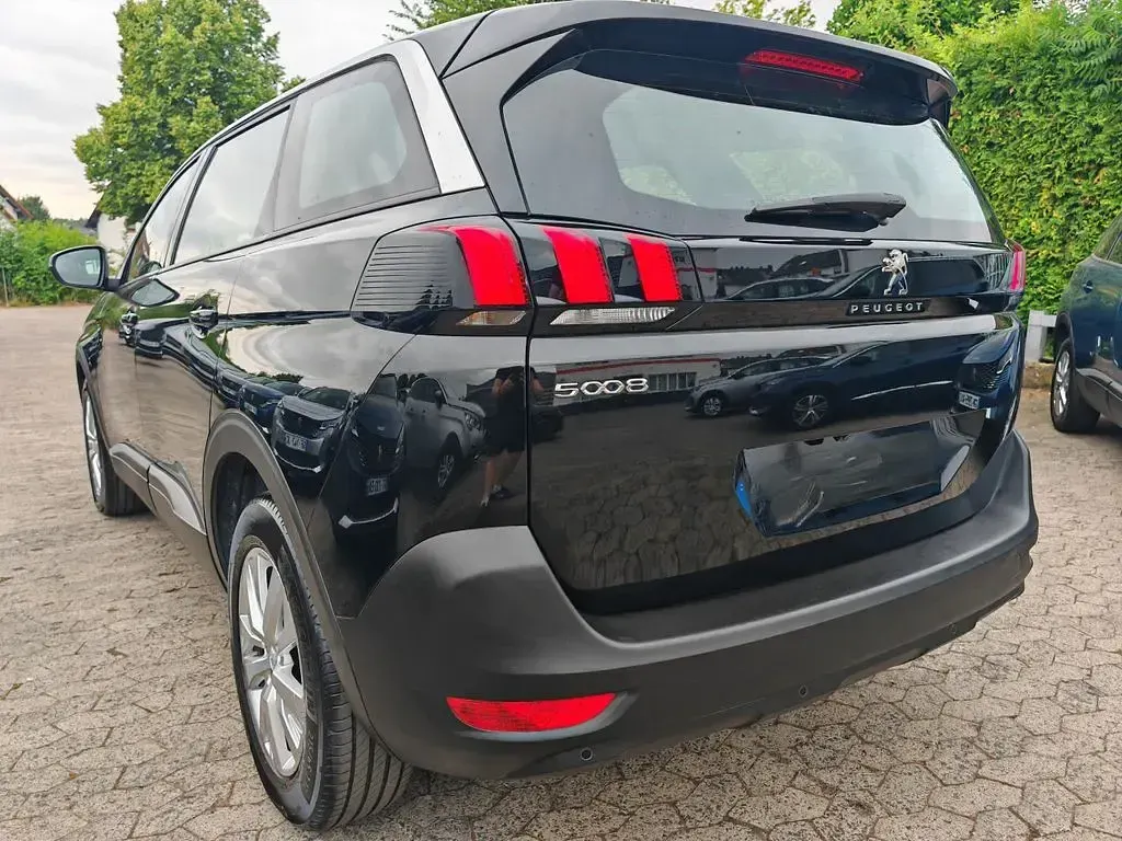 Gebraucht Peugeot 5008 131 PS (96 kW) 2023 Schwarz SUV