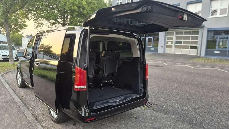 Schwarz Gebraucht 2023 Mercedes V300 Avantgarde Edition Van / Kleinbus | 51.999 € - Bild 1/4