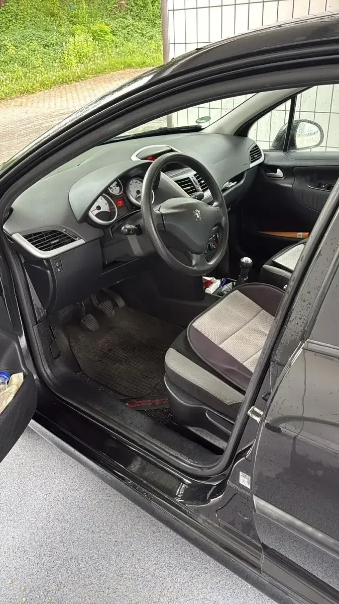 Gebraucht Peugeot 207 73 PS (53 kW) 2007 Schwarz Kleinwagen