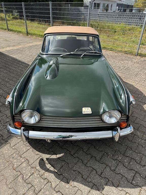 Grün Gebraucht 1968 Triumph TR5 Cabrio | 32.950 € - Bild 1/4