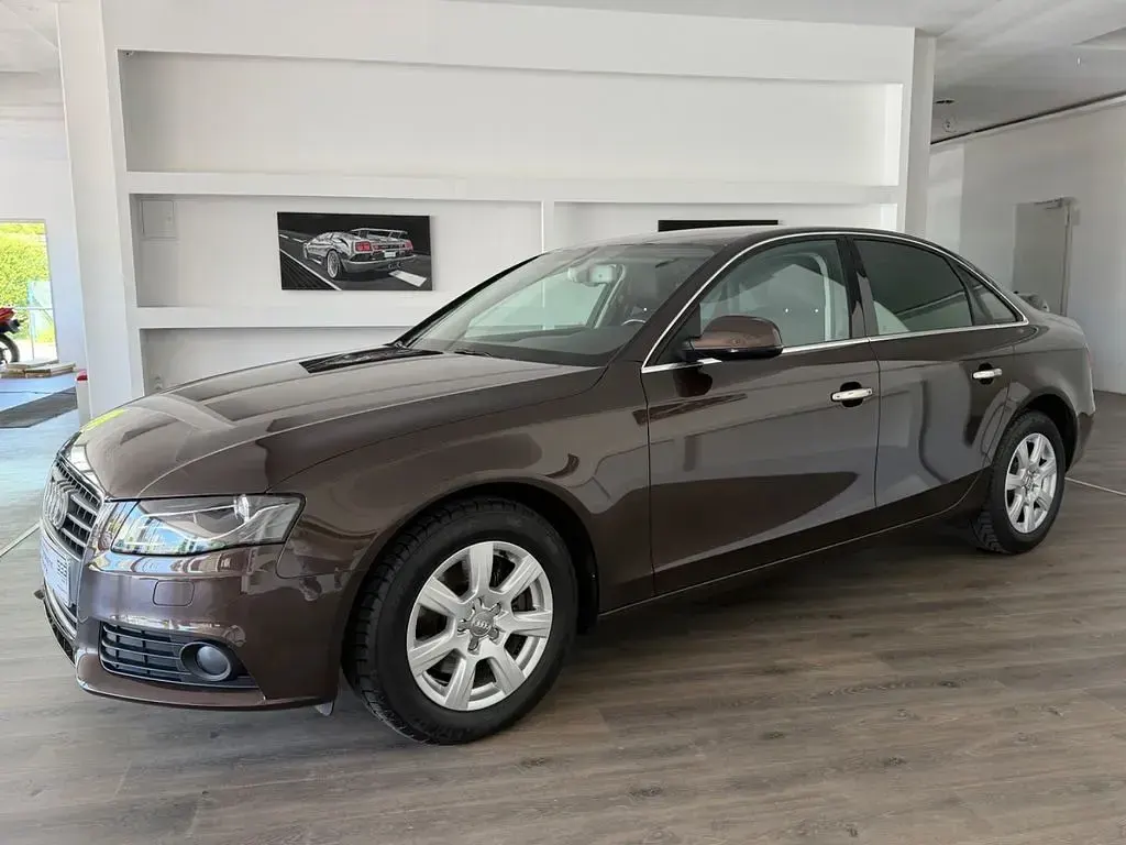 Używany Audi A4 Ambiente 160 KM (117 kW) 2011 Brązowy Sedan/Limuzyna