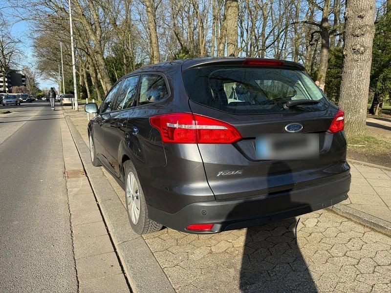 Usata Ford Focus 95 CV (69 kW) 2015 Grigio Station wagon