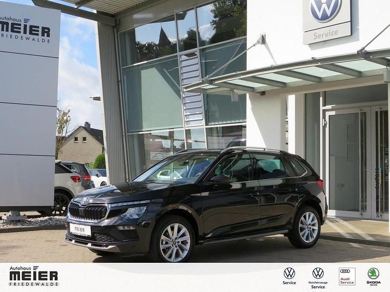 Blackmagic perleffekt Neu 2025 Skoda Kamiq Selection SUV | 29.940 € (Fairer Preis) - Bild 1/4