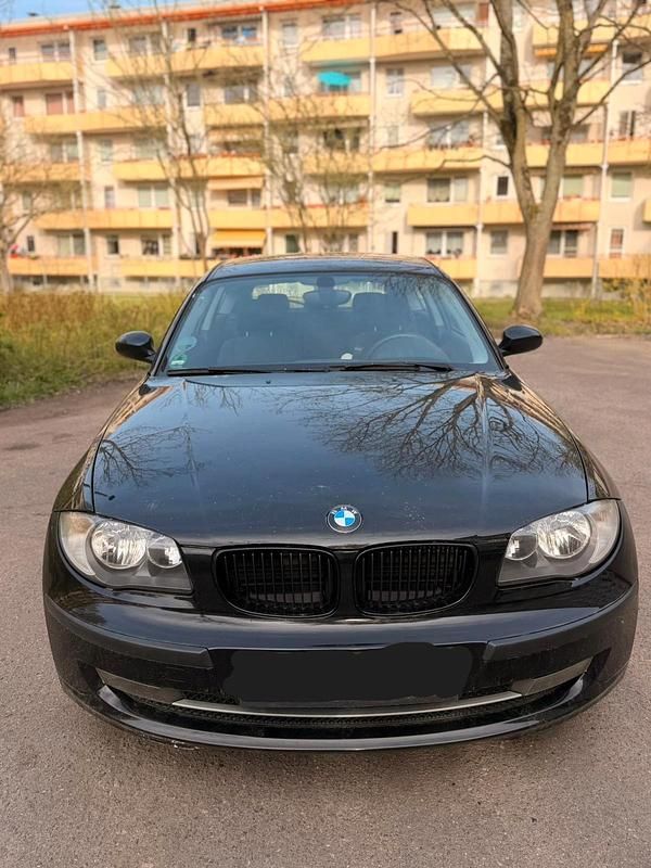 Second-hand BMW 116 122 CP (89 kW) 2010 Negru Hatchback