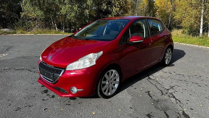 Rot Gebraucht 2012 Peugeot 208 Active Kleinwagen | 4.800 € (Guter Preis) - Bild 1/4