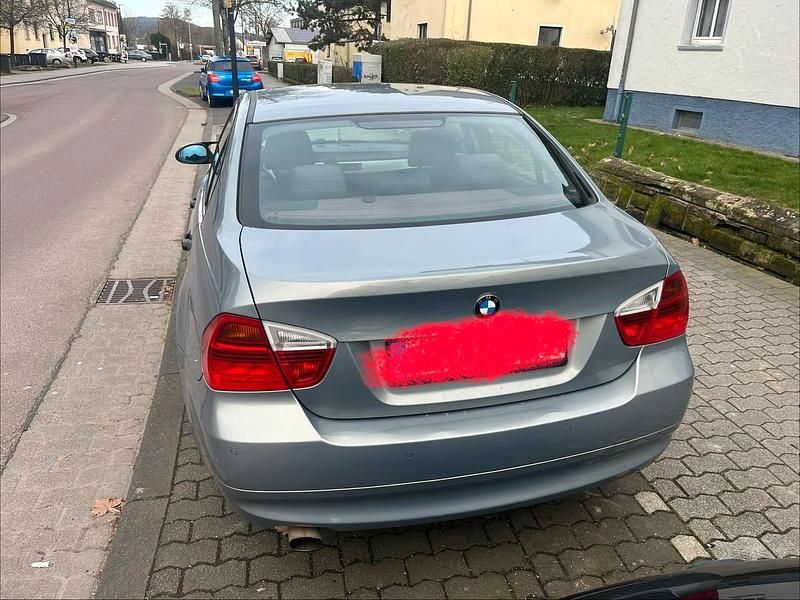 Gebraucht BMW 320 150 PS (110 kW) 2006 Blau Limousine