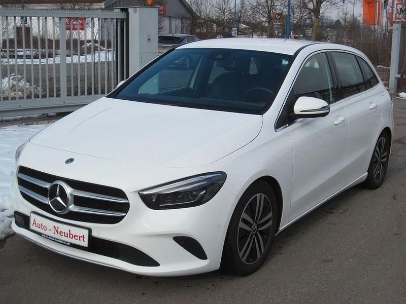 Gebraucht Mercedes B180 136 PS (100 kW) 2019 Weiß Van / Kleinbus