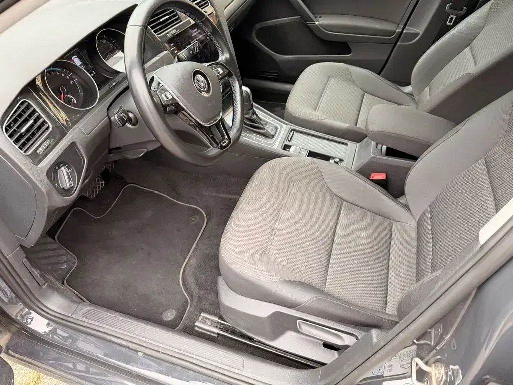 Gebraucht VW e-Golf 100 kW (136 PS) 2020 Grau Kleinwagen