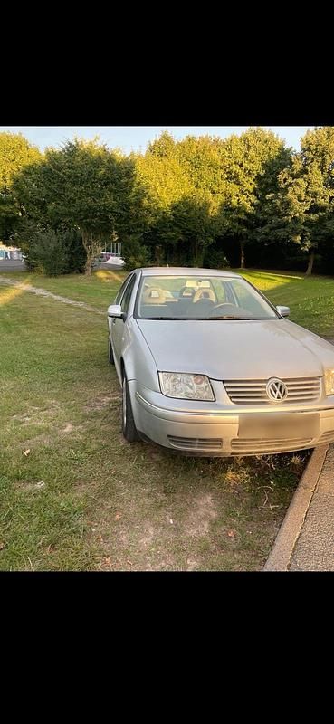 Usado VW Bora 105 HP (77 kW) 2000 Cinzento Sedan