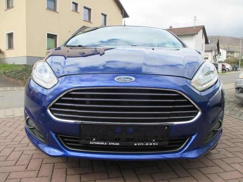 Gebraucht Ford Fiesta Titanium 82 PS (60 kW) 2014 Blau Kleinwagen