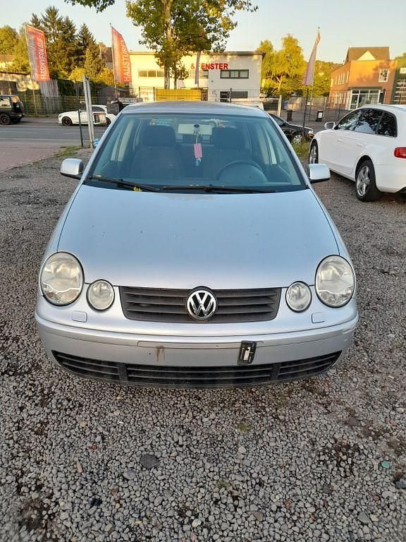 Grau Gebraucht 2003 VW Polo Comfortline Limousine | 580 € (Guter Preis) - Bild 1/4