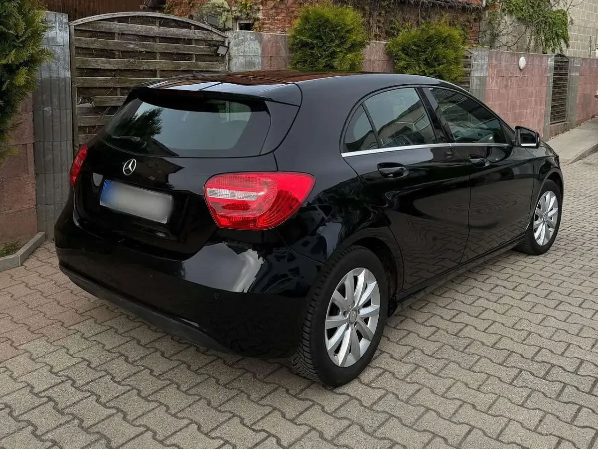 Gebraucht Mercedes A180 122 PS (89 kW) 2014 Schwarz Limousine