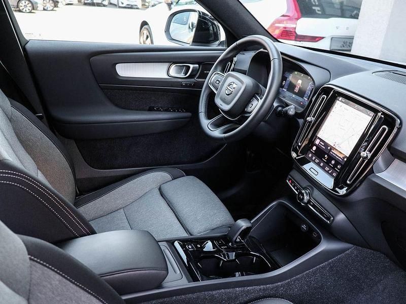 Gebraucht Volvo XC40 Plus 197 PS (144 kW) 2025 707 crystal white pearl SUV