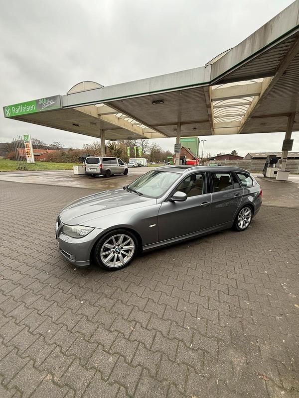 Gebraucht BMW 325 205 PS (150 kW) 2011 Grau Kombi