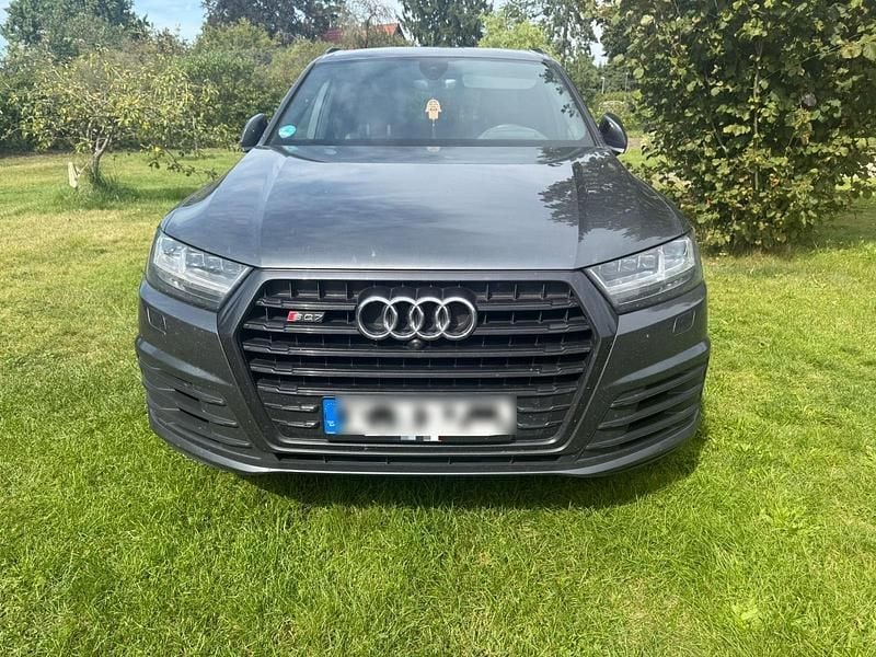 Grau Gebraucht 2016 Audi SQ7 SUV | 29.999 € (Fairer Preis) - Bild 1/4
