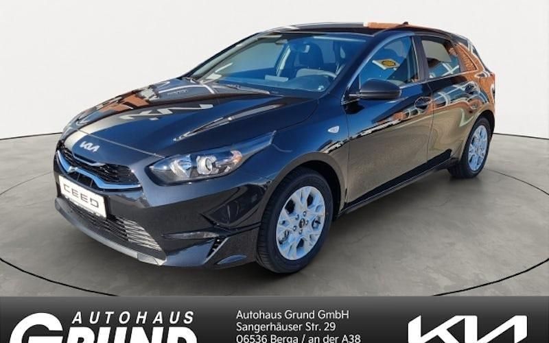 Schwarz Gebraucht 2024 Kia Ceed Vision Limousine | 20.990 € (Superpreis) - Bild 1/4