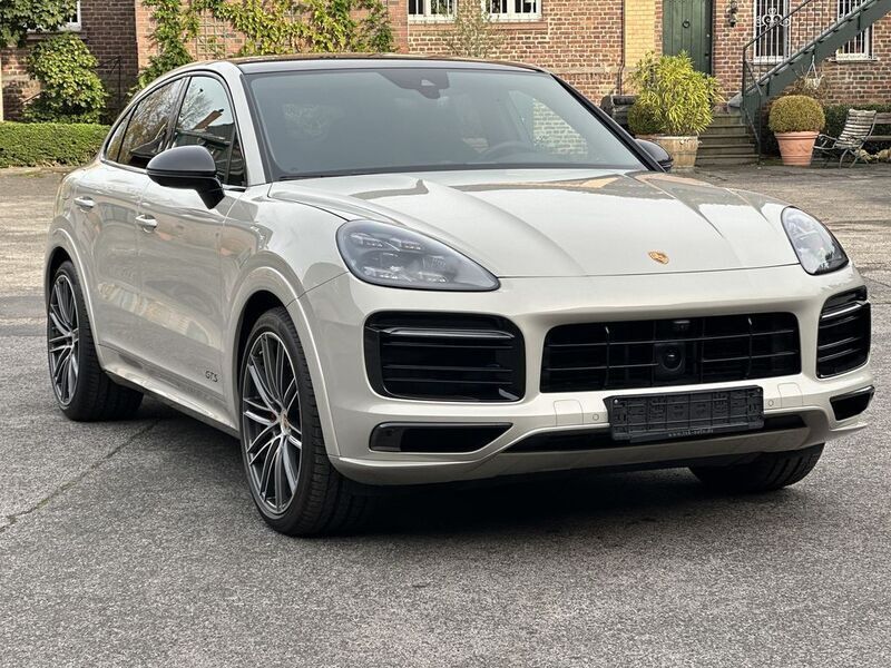 Beige Gebraucht 2023 Porsche Cayenne GTS SUV | 119.790 € - Bild 1/4