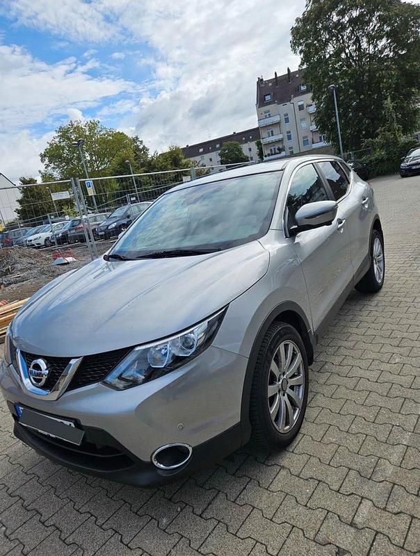 Grau Gebraucht 2016 Nissan Qashqai SUV | 13.500 € (Fairer Preis) - Bild 1/4