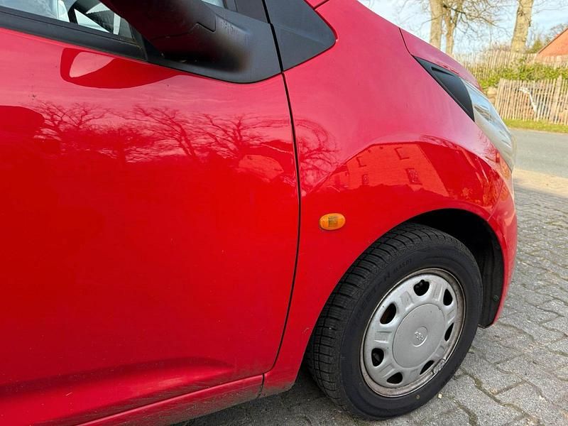 Second-hand Chevrolet Spark 68 CP (50 kW) 2011 Roșu Hatchback
