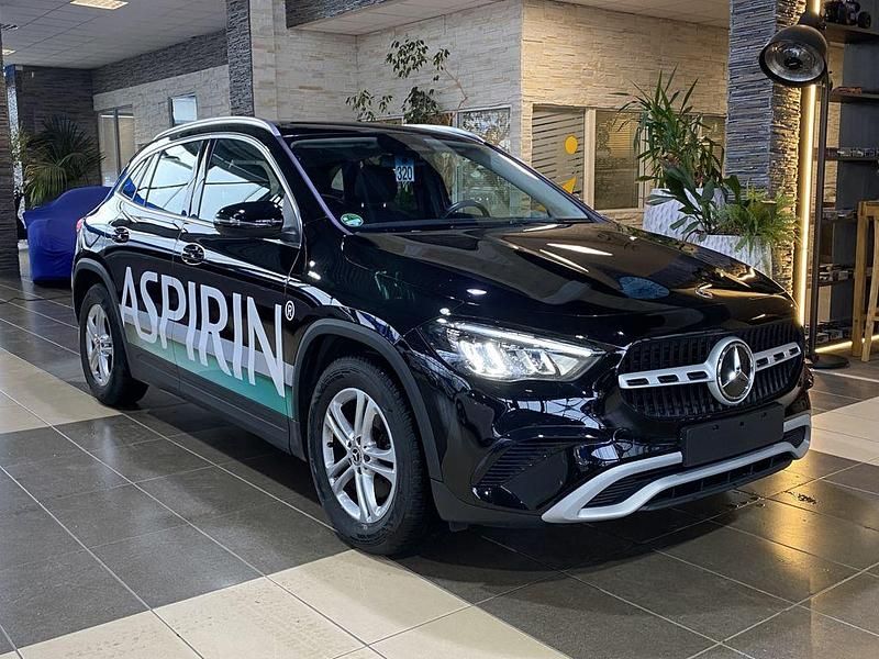 Schwarz Gebraucht 2024 Mercedes GLA180 SUV | 30.000 € - Bild 1/4