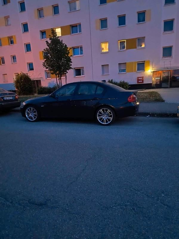 Gebraucht BMW 320 163 PS (119 kW) 2007 Blau Limousine