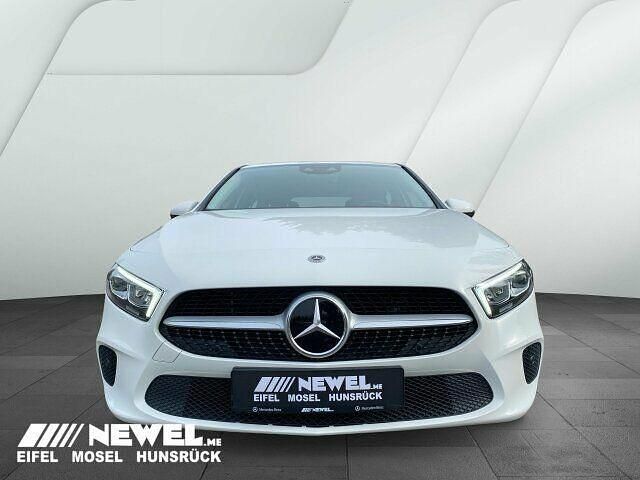 Gebraucht Mercedes A250 160 PS (117 kW) 2021 Polarweiß Limousine