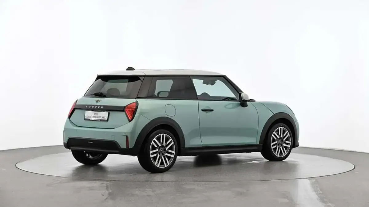 Używany Mini Cooper Classic 156 KM (114 kW) 2024 Zielony Hatchback